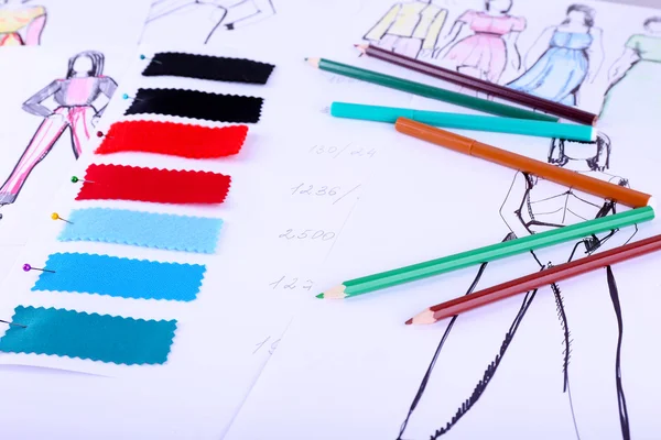 Giysi tablo üzerinde çizimler