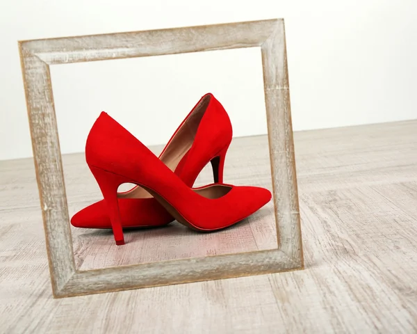 Zapatos de mujer rojos —  Fotos de Stock