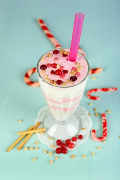 Cranberry melk dessert in glas — Stockfoto
