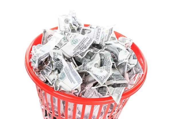 Geld in vuilnisbak geïsoleerd op wit — Stockfoto