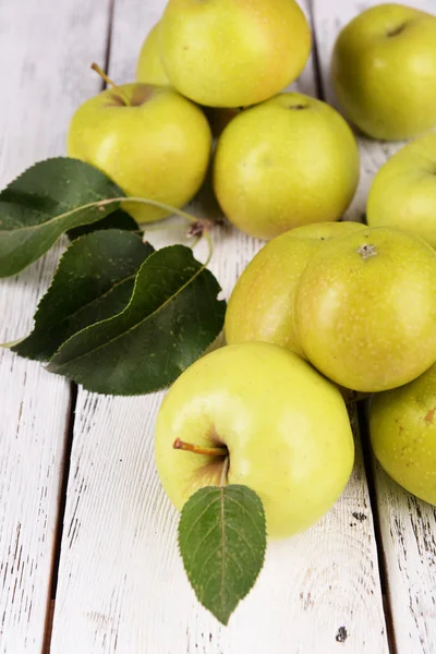 熟した緑のりんご — ストック写真