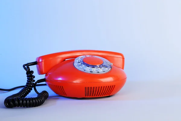 Altes rotes Scheibentelefon — Stockfoto