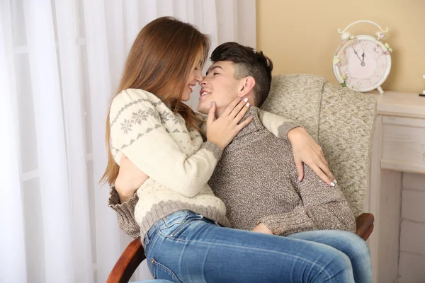 Casal feliz em casa — Fotografia de Stock