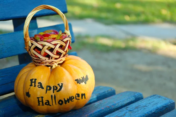 Halloween pumpkin and basket — Stock Photo, Image