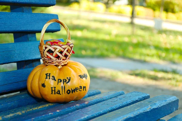 Halloween pumpkin and basket — Stock Photo, Image