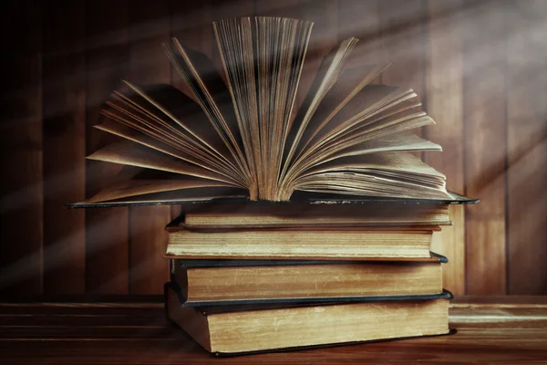 Libri antichi su legno — Foto Stock
