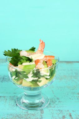 Karides ve avokado salatası.