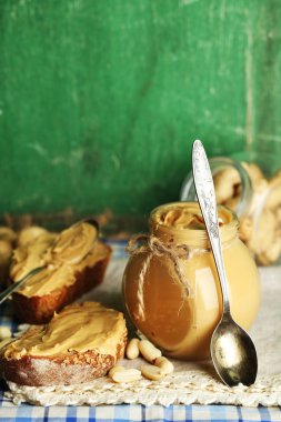 Fıstık ezmesi ile lezzetli sandviçler