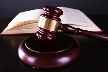 hakimin tokmak ve kitap