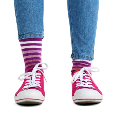 Renkli çorap ve ayakkabı kadın bacakları