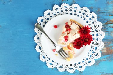 Dilim elma ile lezzetli pasta