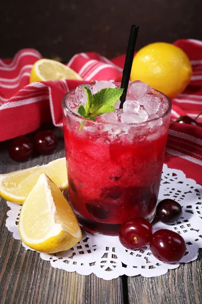 Verse koude cherry cocktail — Stockfoto