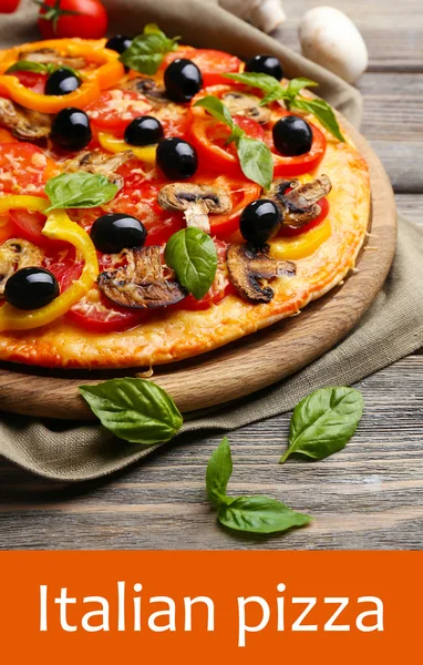 Delicious pizza served — Stock Photo, Image