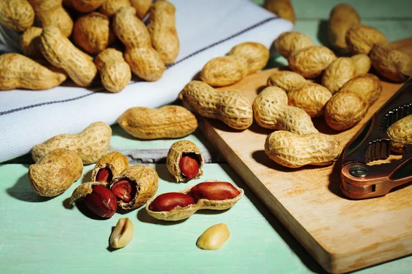 Peanuts on cutting board — Stock Photo, Image