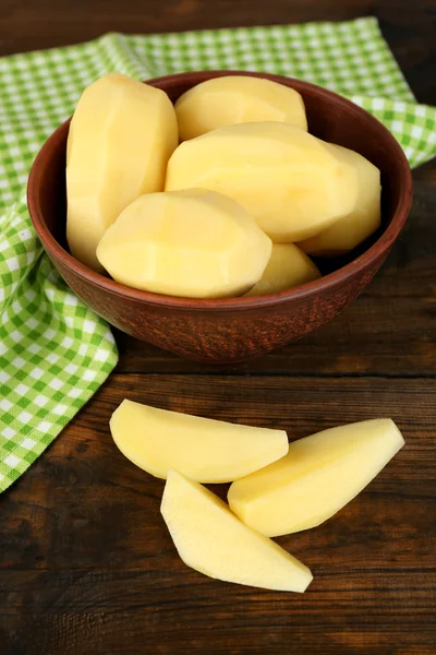 Patatas peladas crudas — Foto de Stock