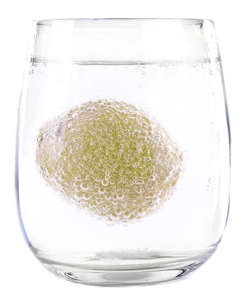 Kiwi im Glas Wasser — Stockfoto