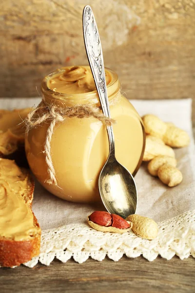 Frische Erdnussbutter — Stockfoto