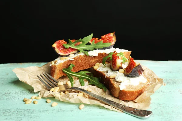 Sabrosos sándwiches con higos dulces — Foto de Stock