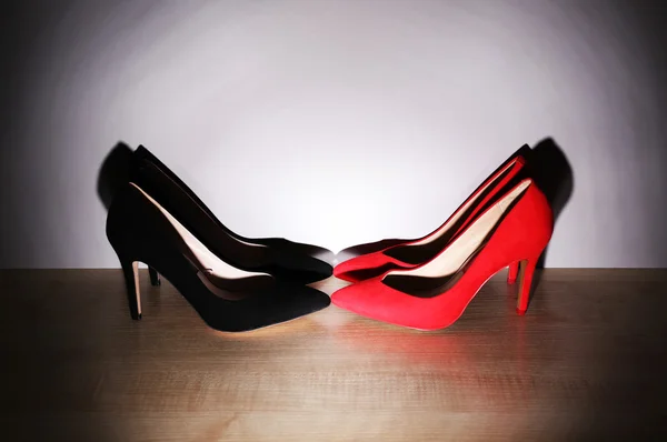 Pairs of woman's red and black shoes — Stock Photo, Image