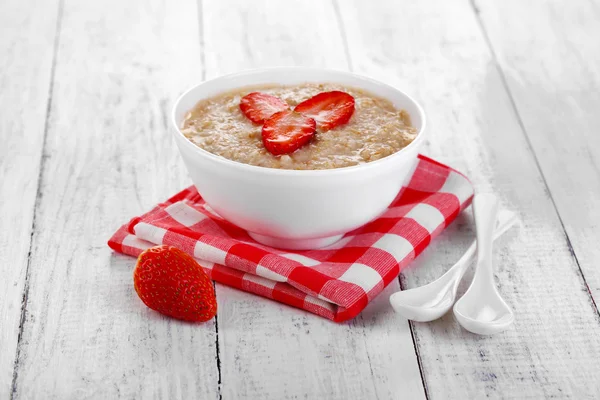 Tasty oatmeal with strawberry — Stock Photo, Image