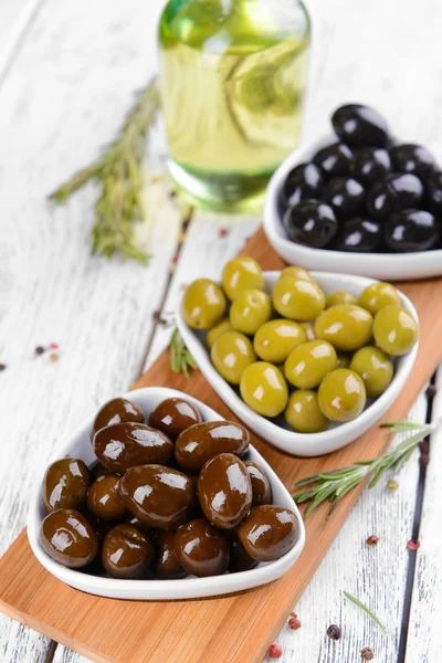 Différentes olives marinées — Photo