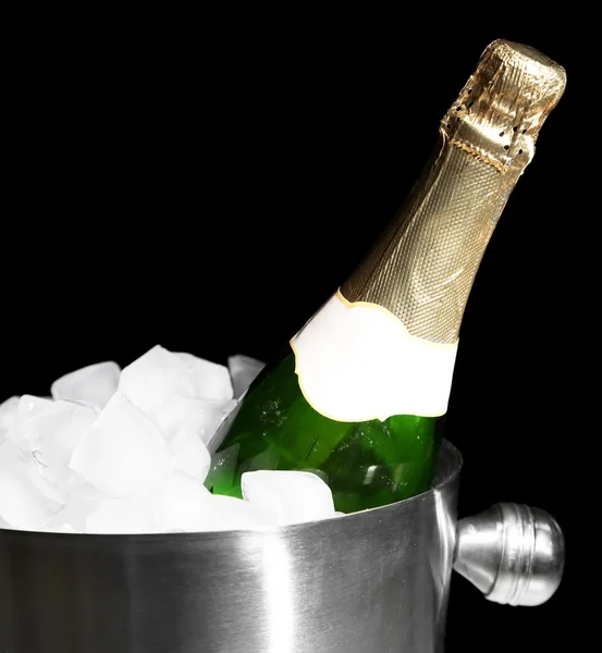 Champagne in emmer — Stockfoto