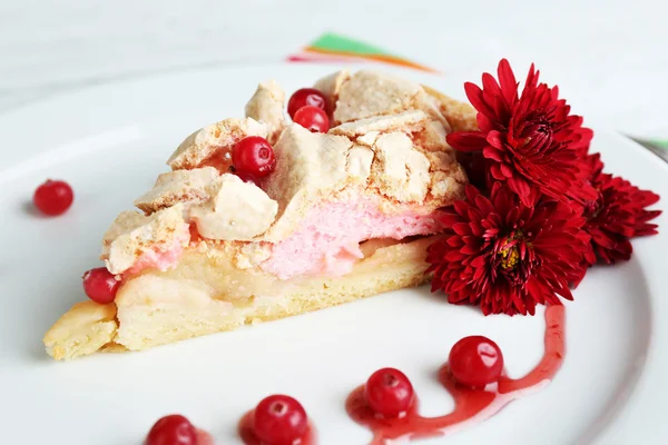 Piece of tasty pie with apples — Stock Photo, Image