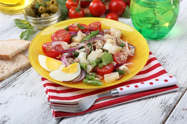 Petit déjeuner frais avec salade de légumes — Photo
