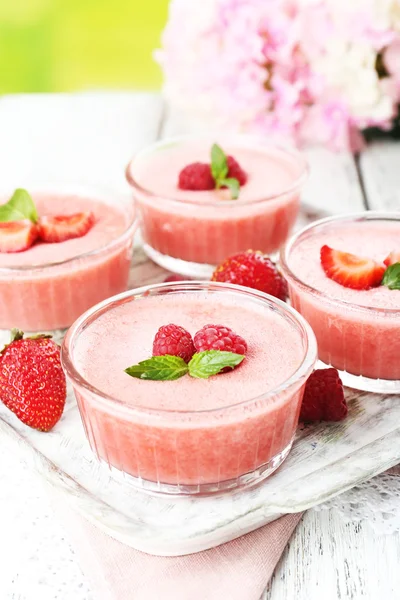 Leckeres Beerenmousse — Stockfoto