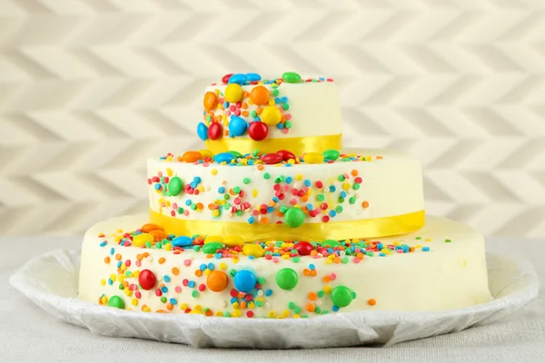 Güzel lezzetli doğum günü pastası — Stok fotoğraf
