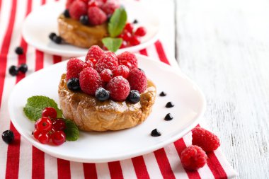 Tatlı kek çilek ile