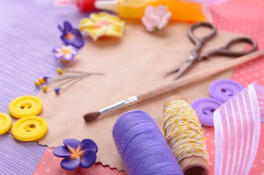 Scrapbooking zanaat malzemelerin parlak zemin üzerine