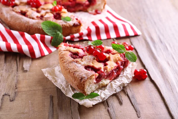 Tasty cake with berries on table close-up — Stock Photo, Image