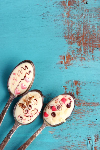 Cucharas con sabroso chocolate — Foto de Stock