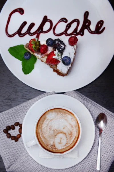 Cup of coffee with cute drawing in cafe — Stock Photo, Image