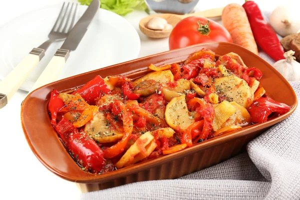 Ragoût de légumes sur la table, gros plan — Photo