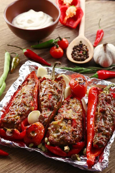 Stuffed pepper with meat and vegetables — Stock Photo, Image