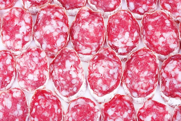 Smakelijke segmenten van salami — Stockfoto