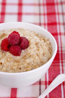 çilek ile yulaf ezmesi