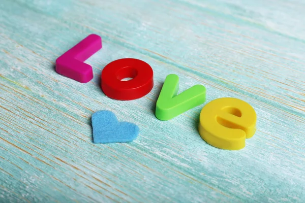 Liefde woord met kleurrijke letters — Stockfoto