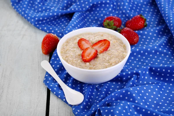 Harina de avena con bayas — Foto de Stock