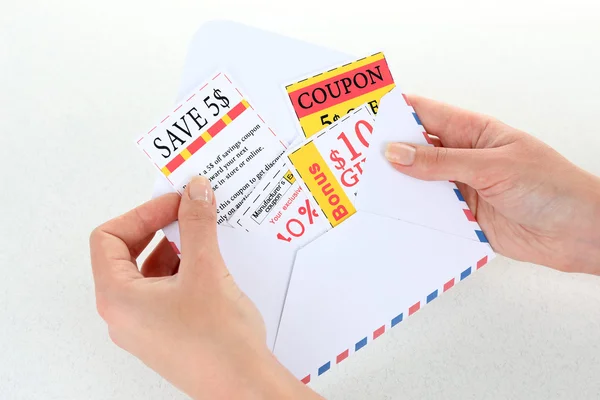 Set van knippen coupons voor winkelen om geld te besparen, geïsoleerd op wit — Stockfoto