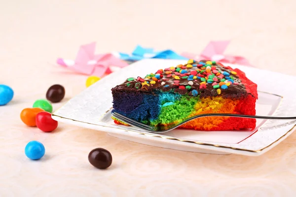 Delicioso pastel de arco iris —  Fotos de Stock