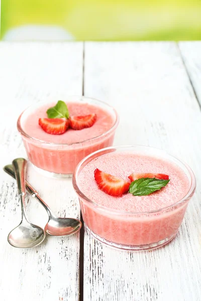 Berry mousse in kommen — Stockfoto