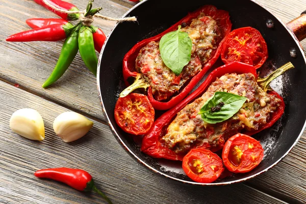 Peperoncino ripieno con carne — Foto Stock