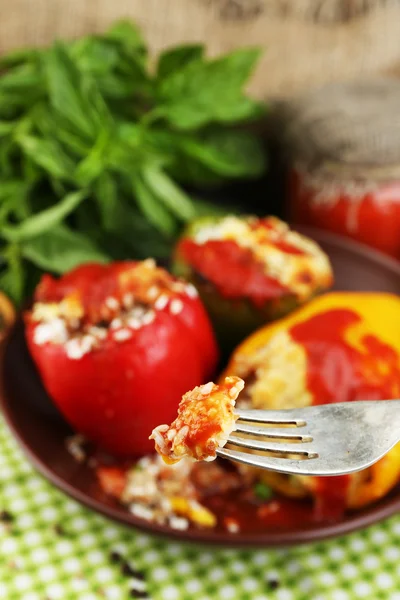 Fork with piece of stuffed pepper, close-up — Stock Photo, Image