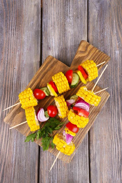 Legumes fatiados em picaretas — Fotografia de Stock