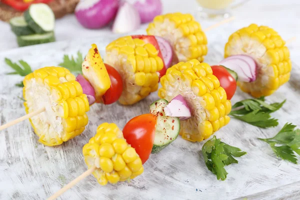 Legumes fatiados em picaretas — Fotografia de Stock