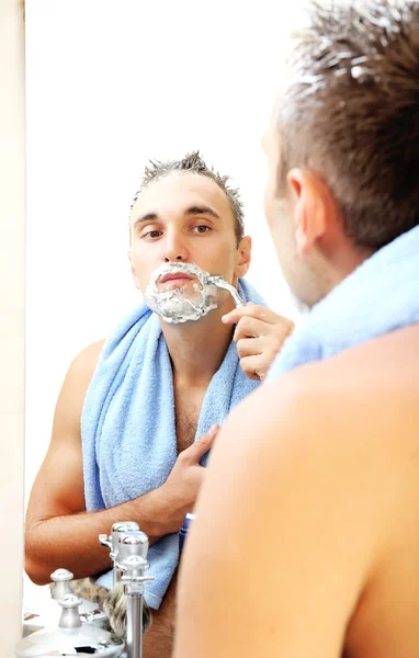 Young man shaving — Stock Photo, Image