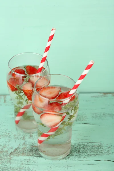 Bebida con fresas y tomillo — Foto de Stock